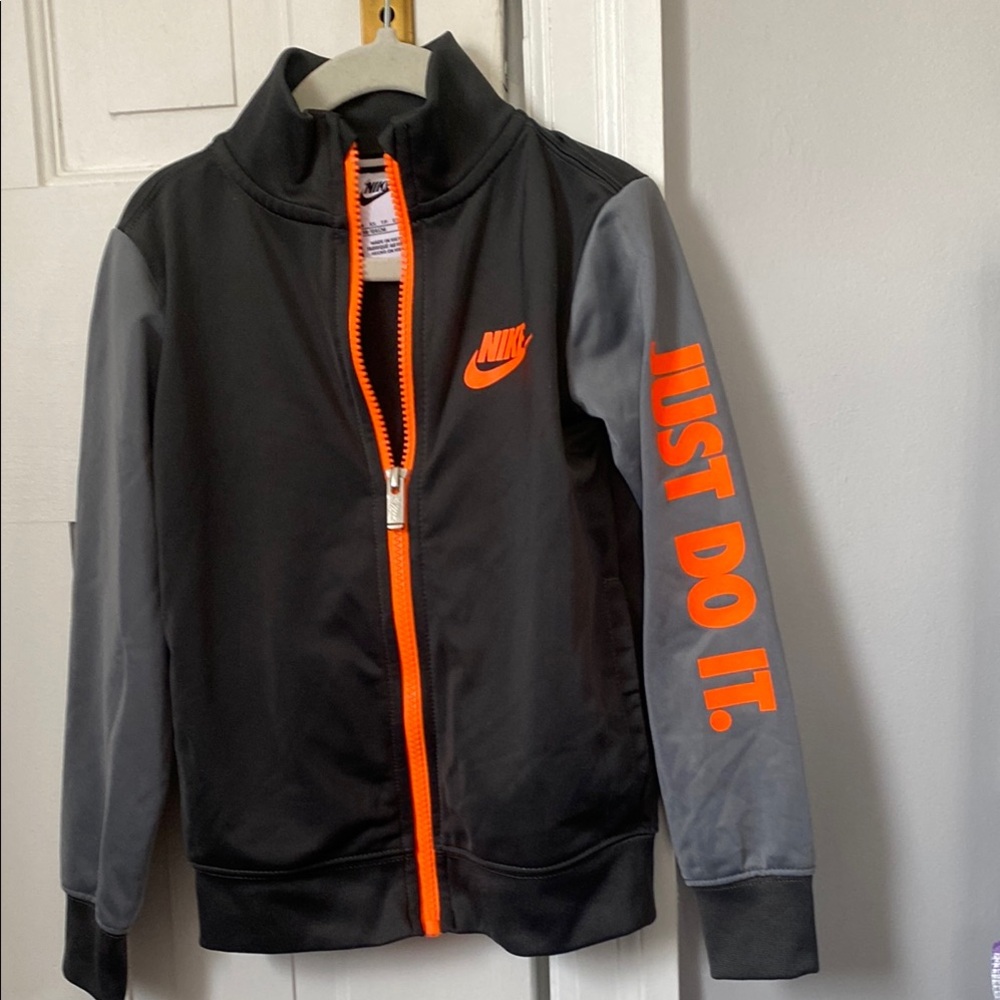 Nike Kids Size XS (4) Black and Orange Jacket and pants set